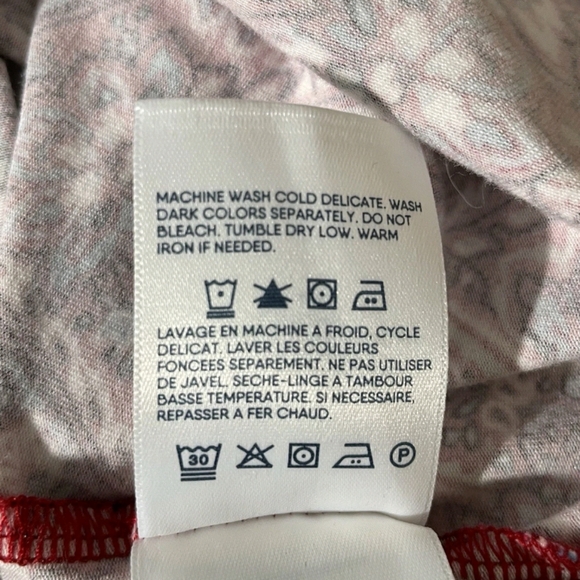 Lands' End Red Paisley 3/4 Sleeve Lightweight Jersey V-neck Top M 10-12 - Picture 8 of 13